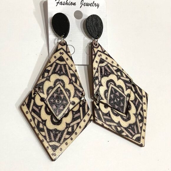 Boho Chic Victorian Printed Wooden Dangle Stud Earrings - 209 - Picture 3 of 8